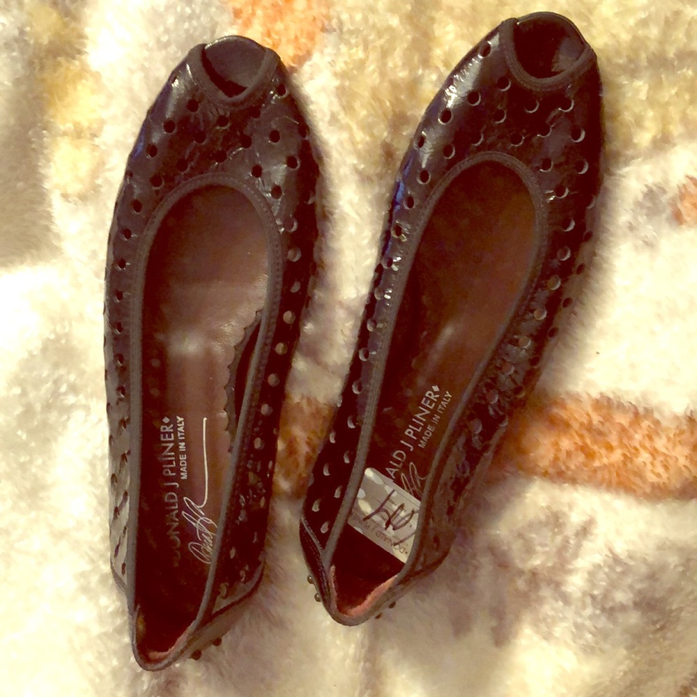 New Donald J Pliner open toe flats